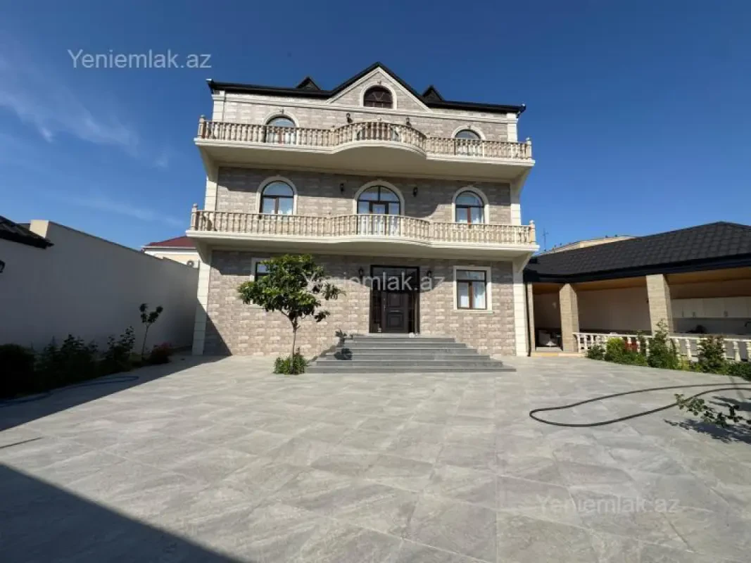 Satılır 8 otaqlı həyət evi 415 m²