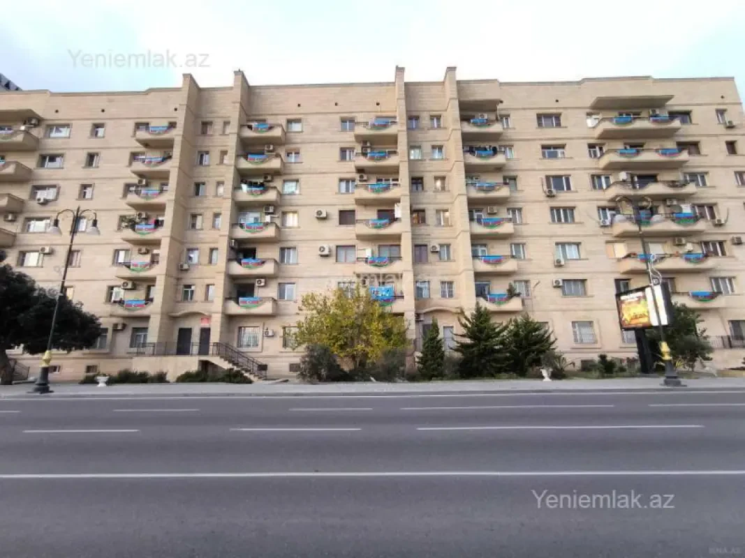 Satılır 4 otaqlı köhnə tikili 100 m²