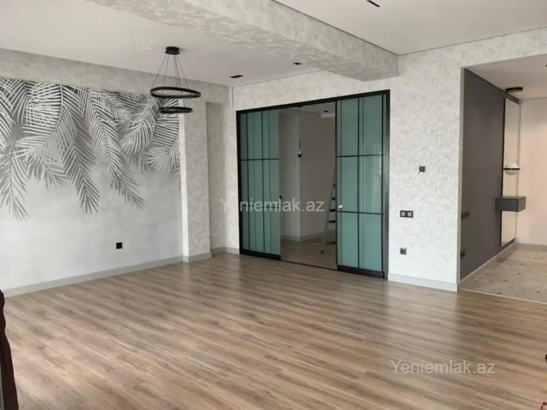 Satılır 4 otaqlı yeni tikili 182 m²