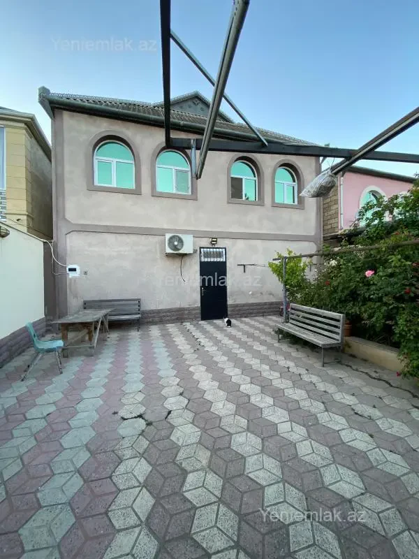 Satılır 7 otaqlı həyət evi 200 m²