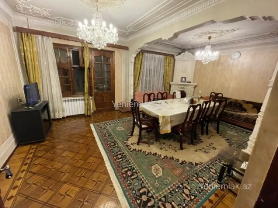 Satılır 4 otaqlı köhnə tikili 100 m²