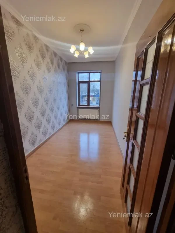 Satılır 3 otaqlı köhnə tikili 75 m²