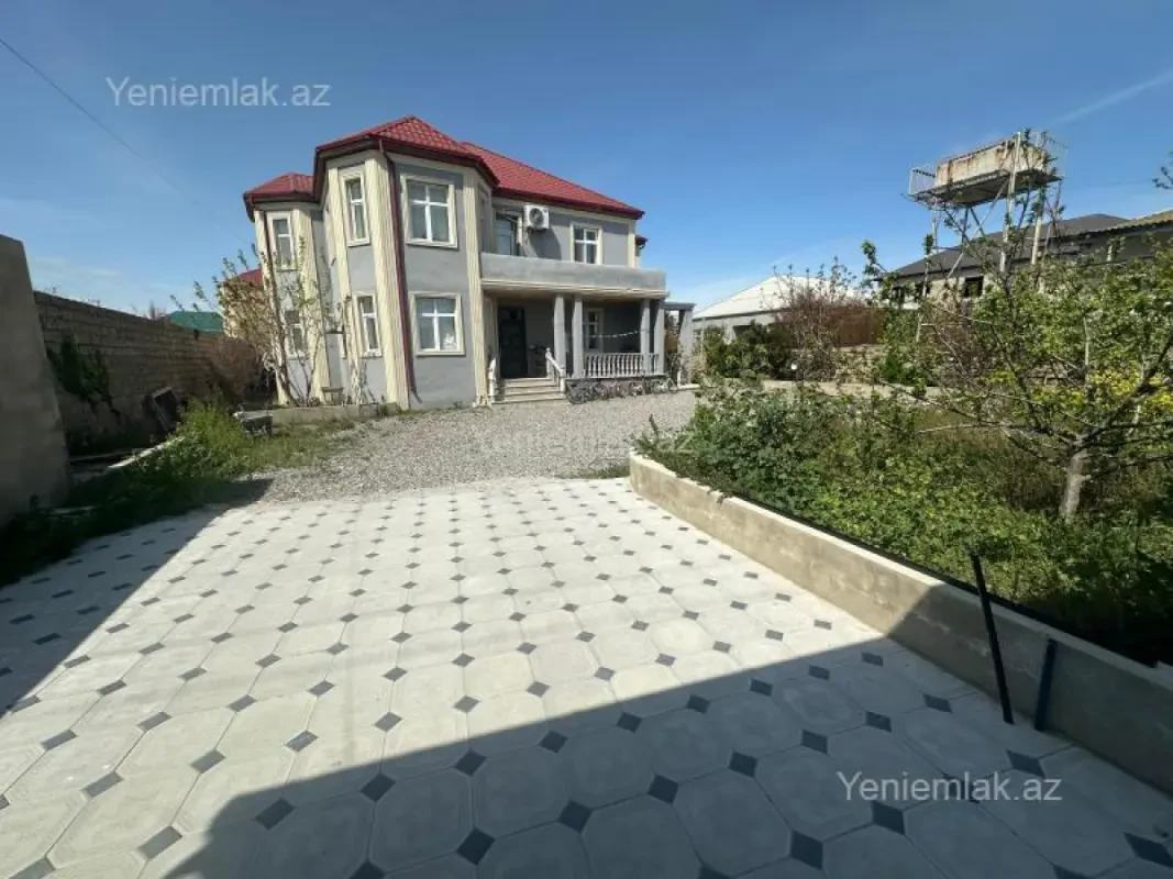 Satılır 9 otaqlı həyət evi 400 m²