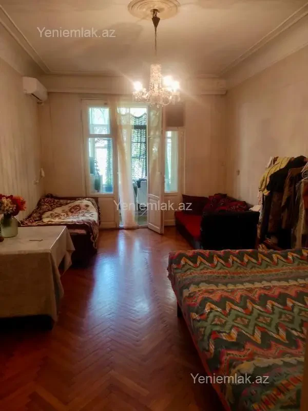 Satılır 2 otaqlı köhnə tikili 60 m²
