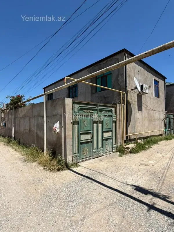 Satılır 5 otaqlı həyət evi 240 m²