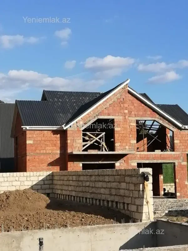 Satılır 5 otaqlı həyət evi 150 m²