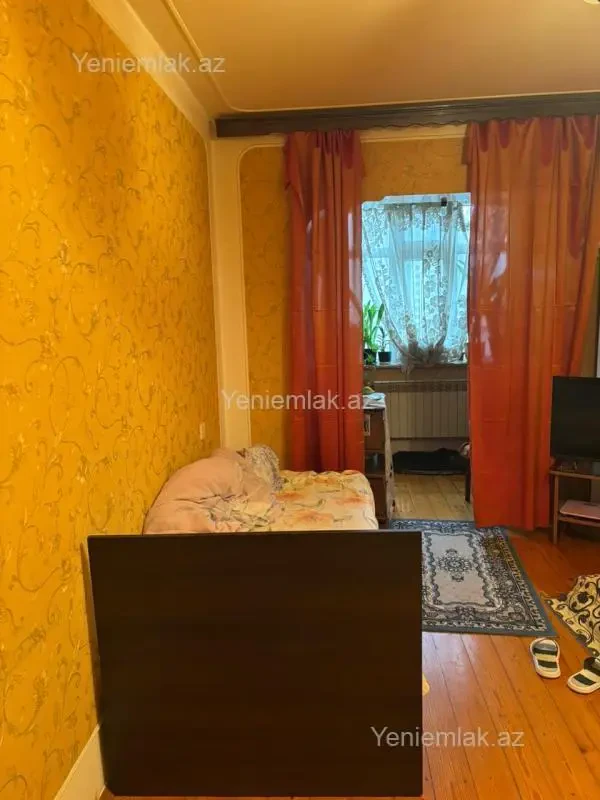 Satılır 3 otaqlı köhnə tikili 85 m²