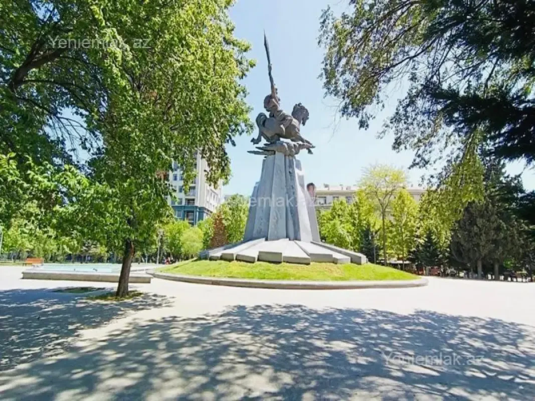 Satılır 3 otaqlı köhnə tikili 90 m²