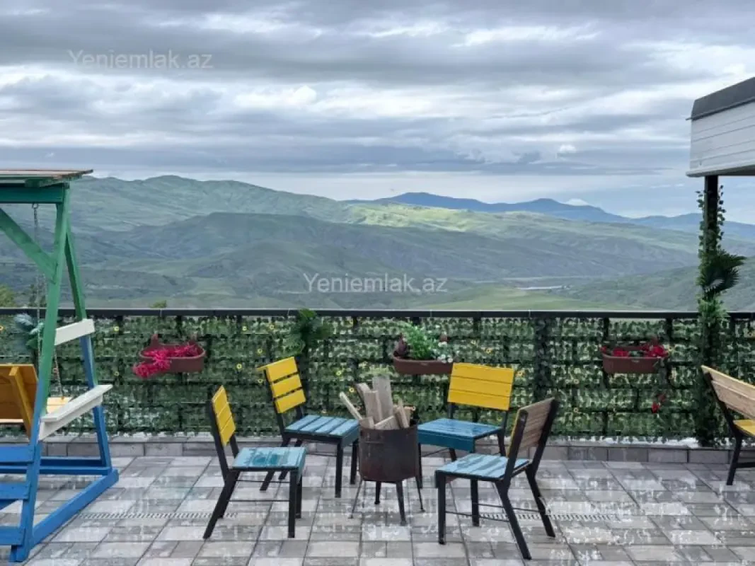 Satılır 4 otaqlı həyət evi 250 m²