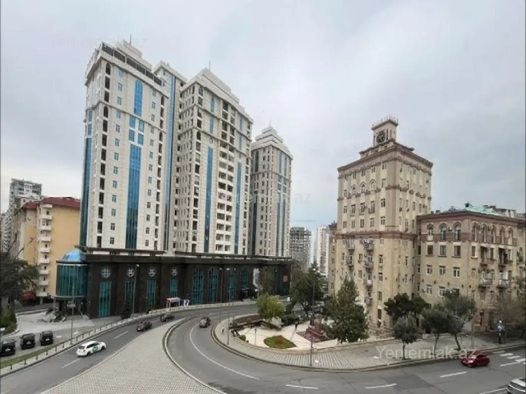 Satılır 3 otaqlı yeni tikili 130 m²