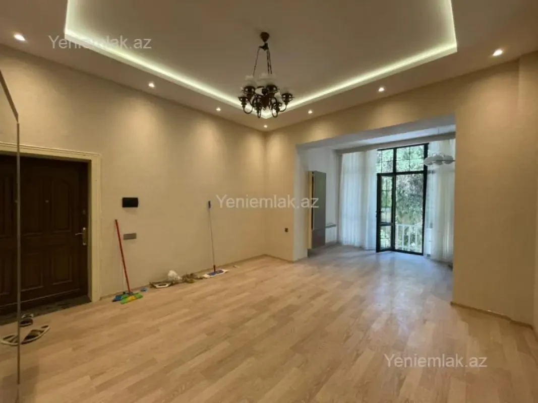 Satılır 3 otaqlı köhnə tikili 110 m²