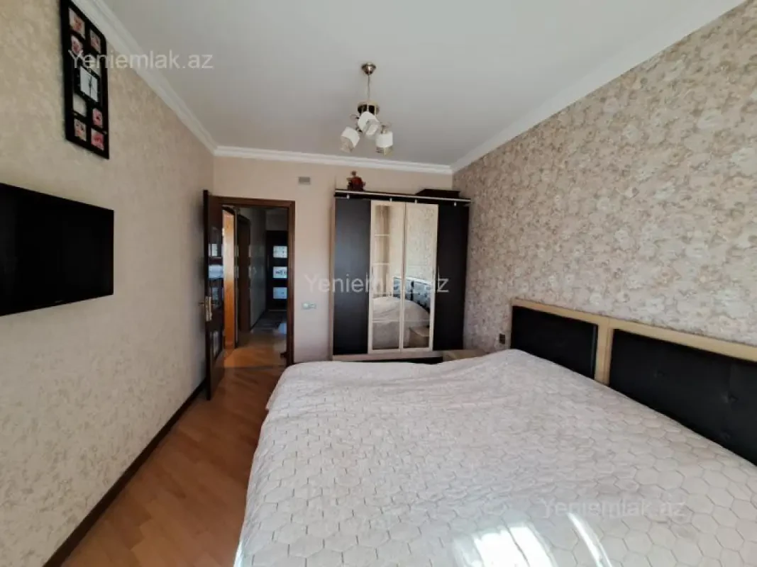 Satılır 4 otaqlı köhnə tikili 105 m²