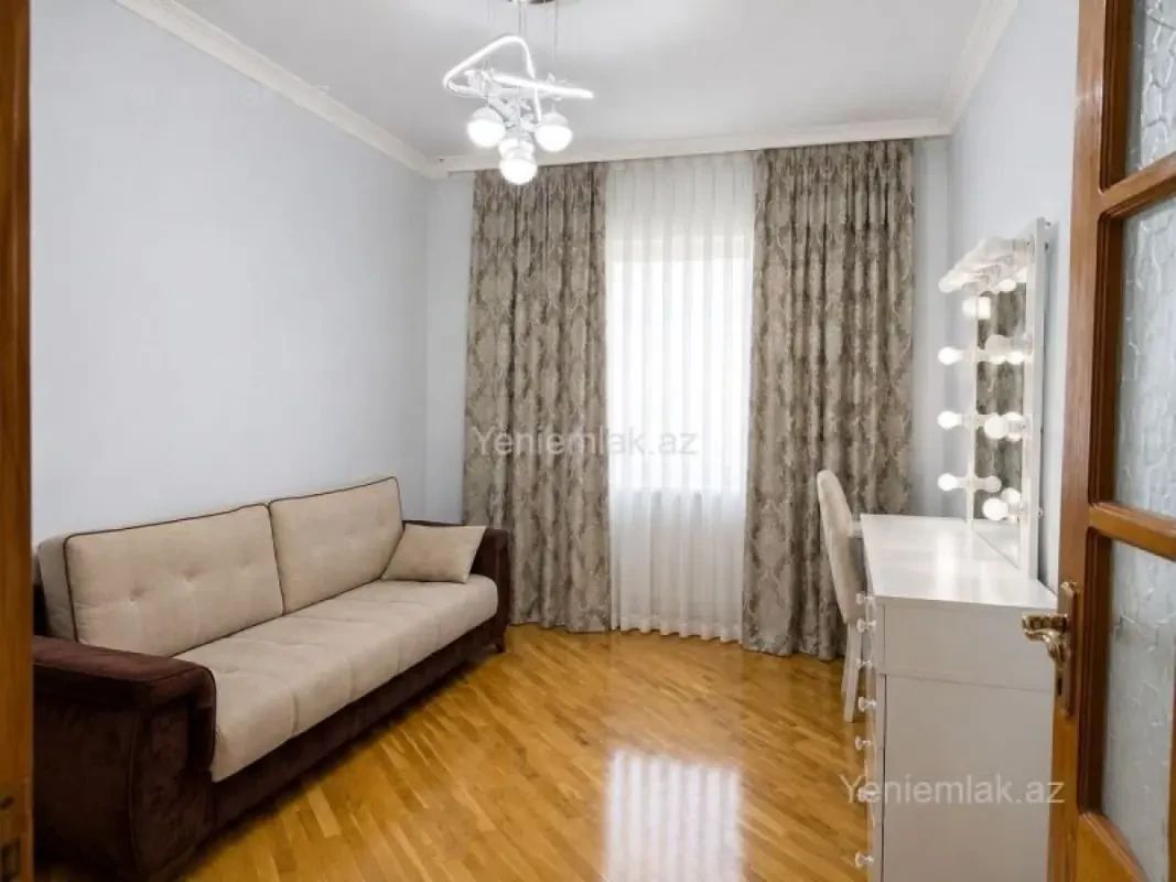 Satılır 5 otaqlı köhnə tikili 120 m²