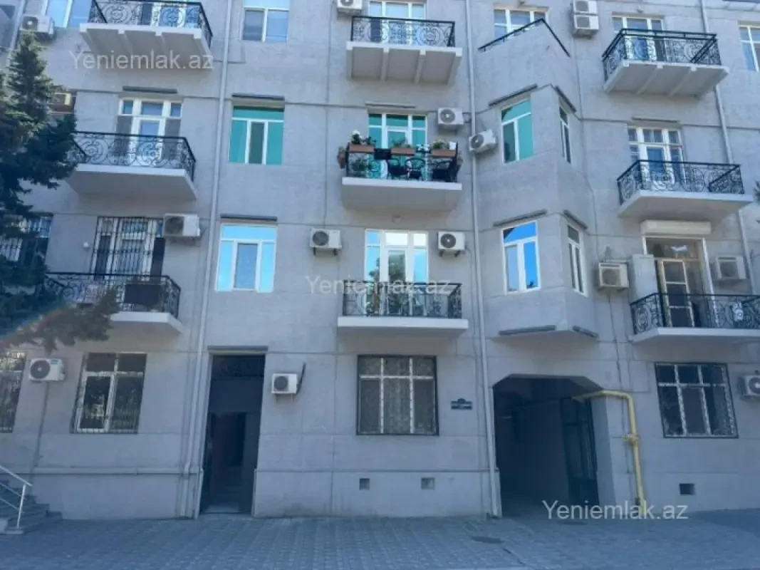 Satılır 3 otaqlı köhnə tikili 110 m²