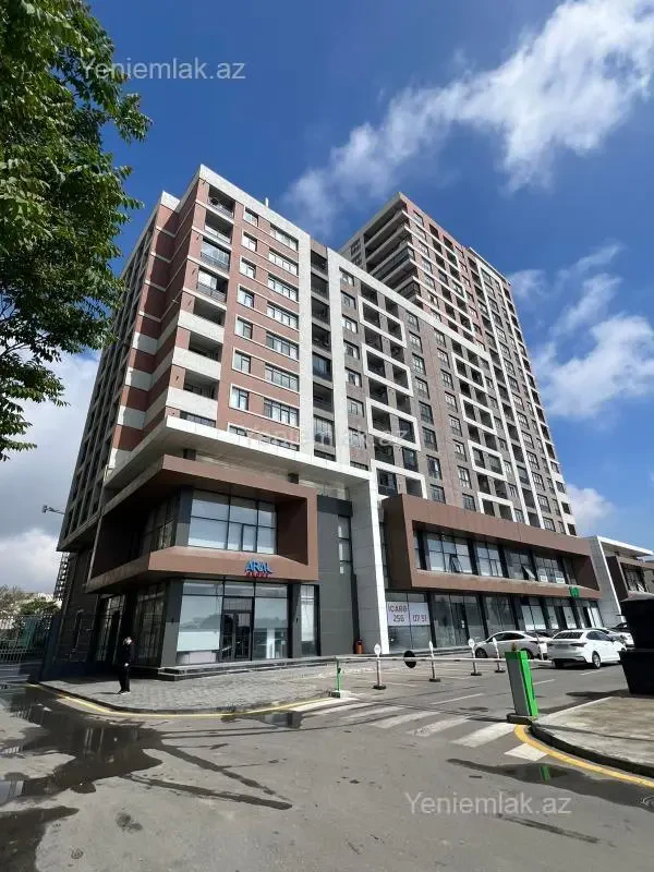 Satılır 4 otaqlı yeni tikili 240 m²