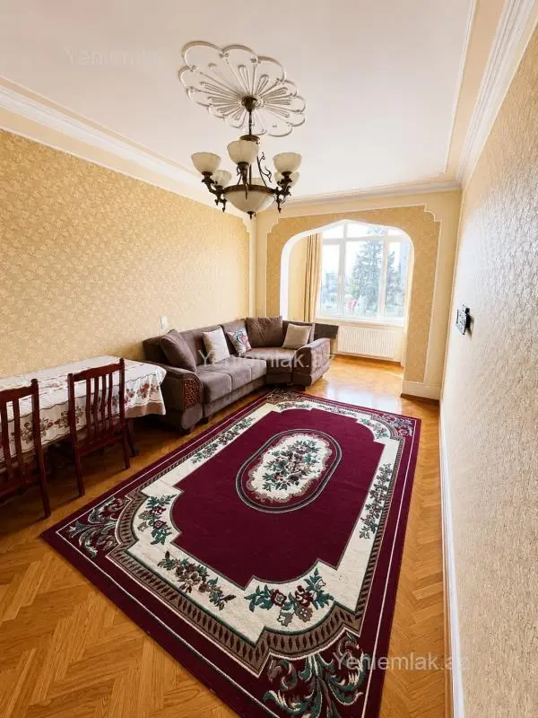 Satılır 2 otaqlı köhnə tikili 70 m²