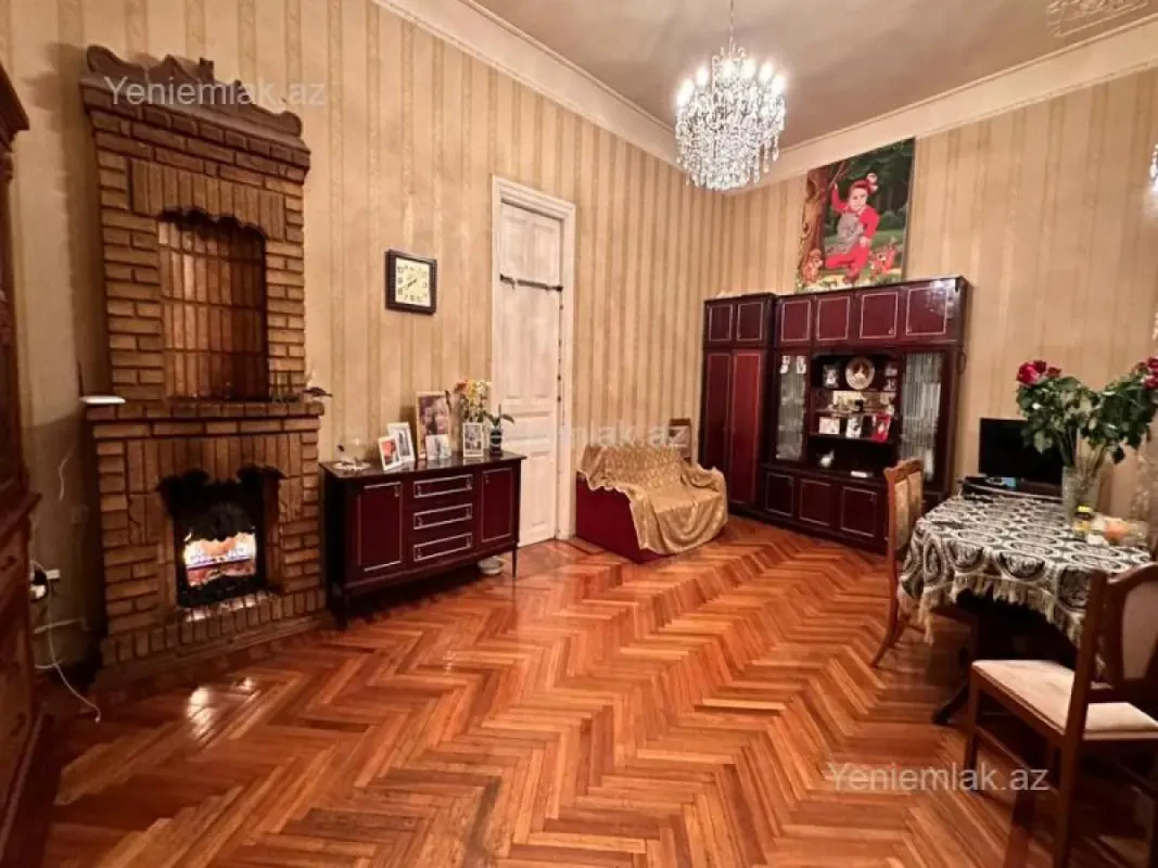 Satılır 3 otaqlı köhnə tikili 120 m²