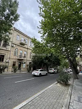 Satılır 5 otaqlı köhnə tikili 250 m² — Bakı, Səbail 5 otaq 250.00 m²