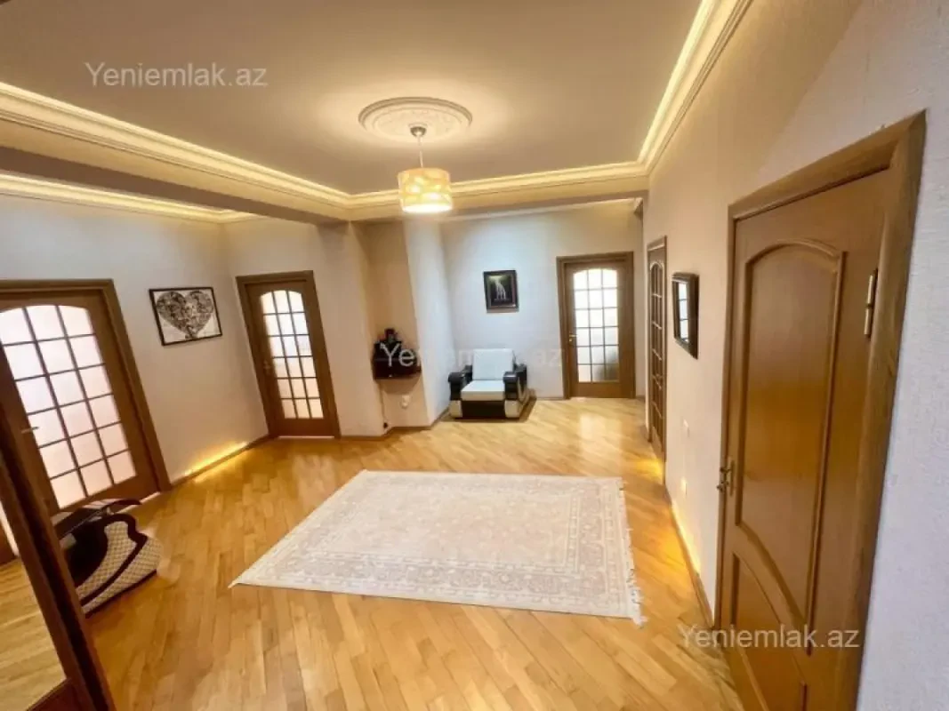Satılır 3 otaqlı yeni tikili 130 m²