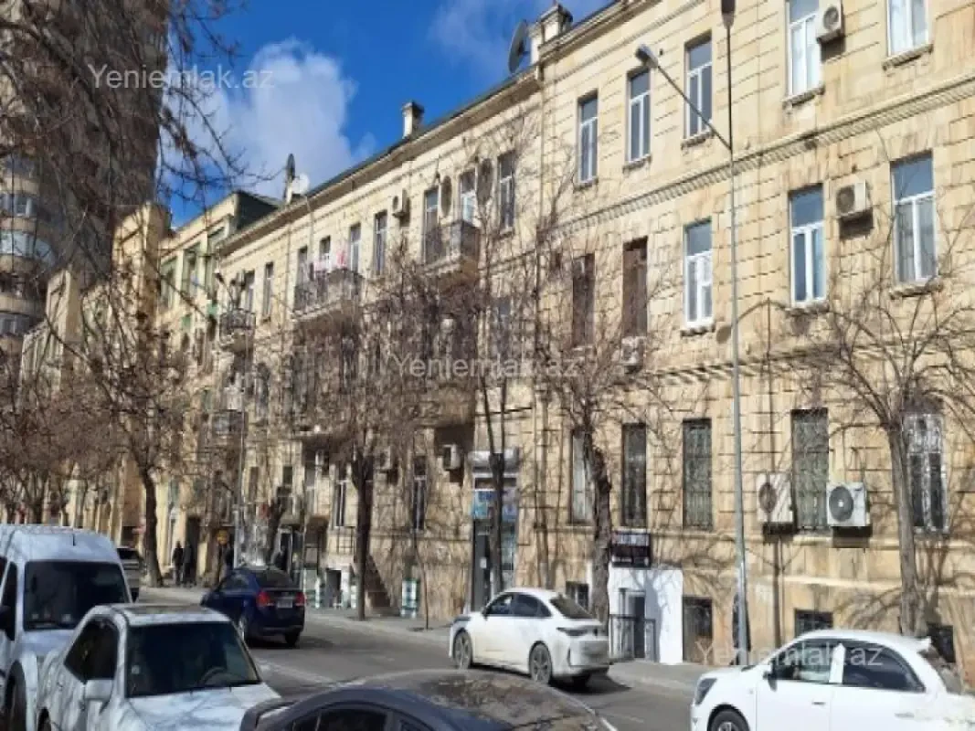 Satılır 2 otaqlı köhnə tikili 55 m²