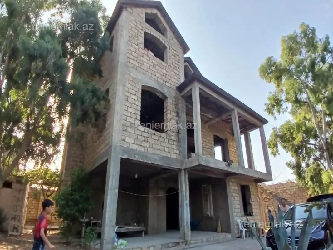 Satılır 6 otaqlı həyət evi 280 m²