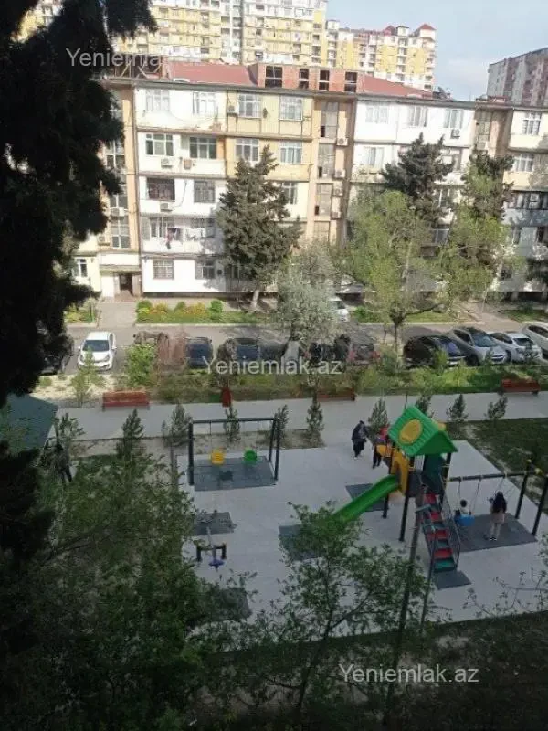 Satılır 4 otaqlı köhnə tikili 100 m²
