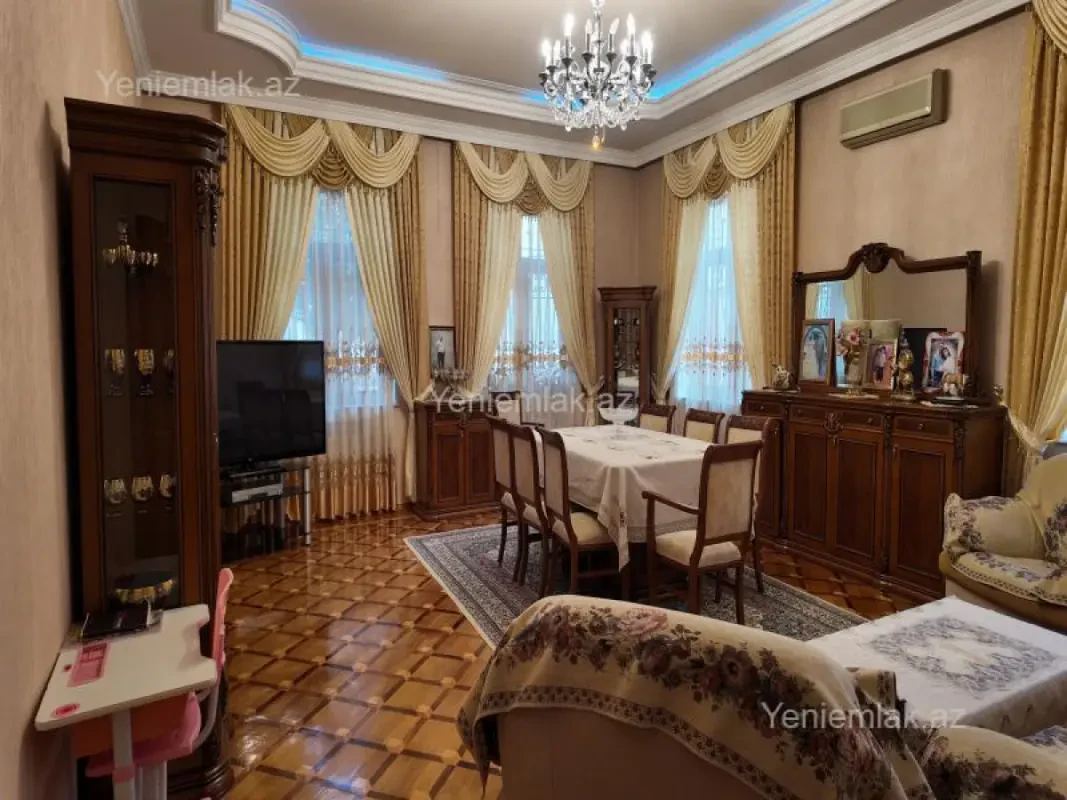 Satılır 6 otaqlı həyət evi 214 m²