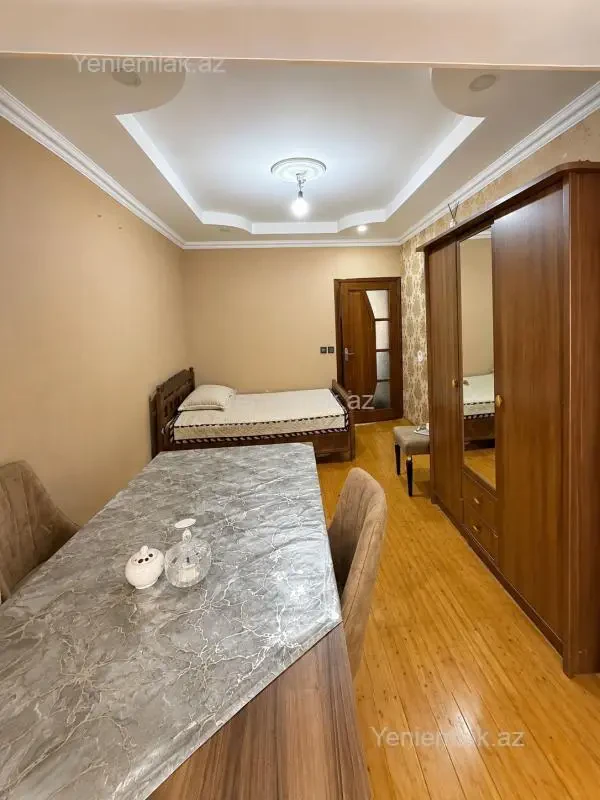 Satılır 2 otaqlı köhnə tikili 65 m²