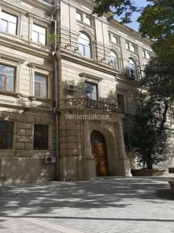Satılır 3 otaqlı köhnə tikili 103 m²