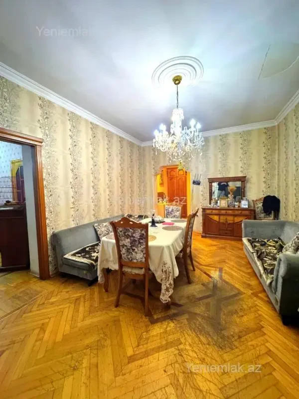 Satılır 3 otaqlı köhnə tikili 85.5 m²