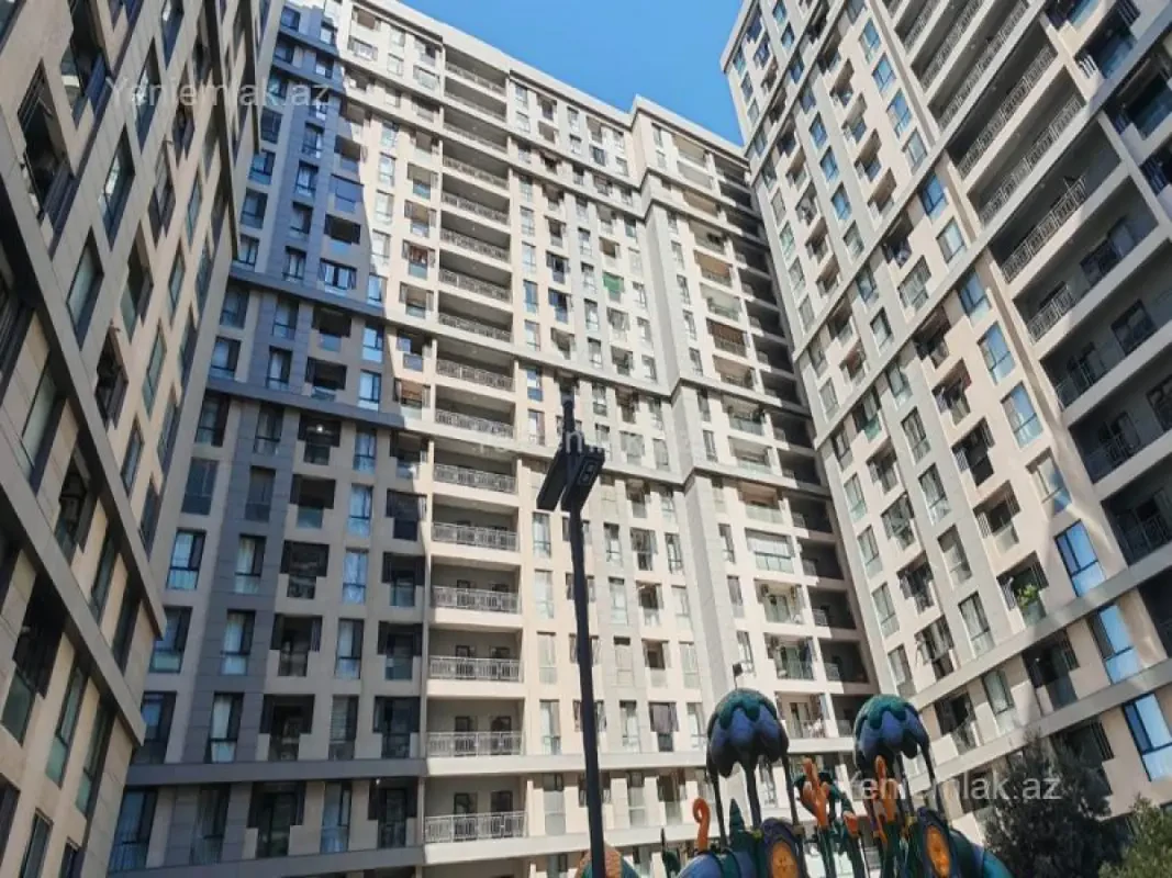 Satılır 4 otaqlı yeni tikili 140 m²