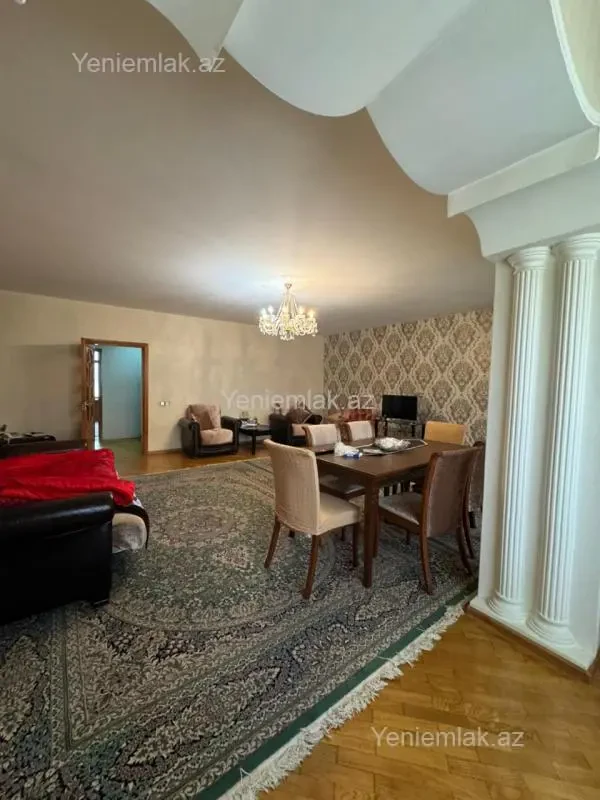 Satılır 4 otaqlı köhnə tikili 110 m²