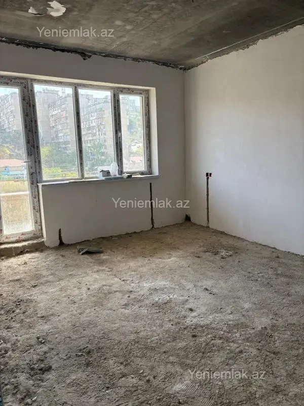 Satılır 3 otaqlı köhnə tikili 90 m²