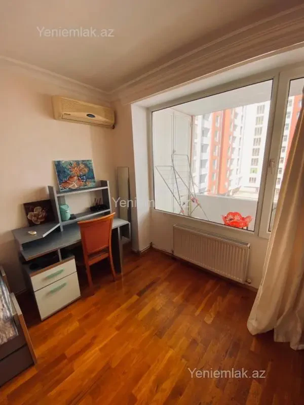 Satılır 5 otaqlı yeni tikili 200 m²