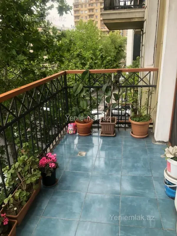 Satılır 3 otaqlı köhnə tikili 100 m²