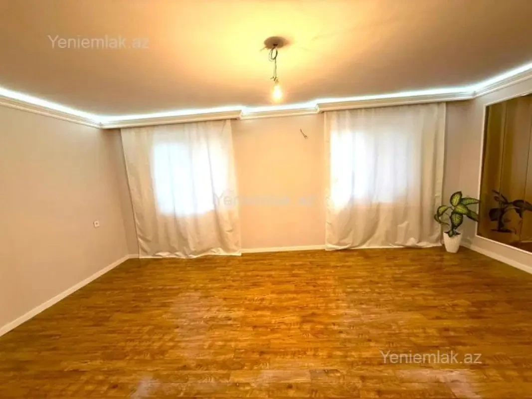 Satılır 5 otaqlı köhnə tikili 130 m²