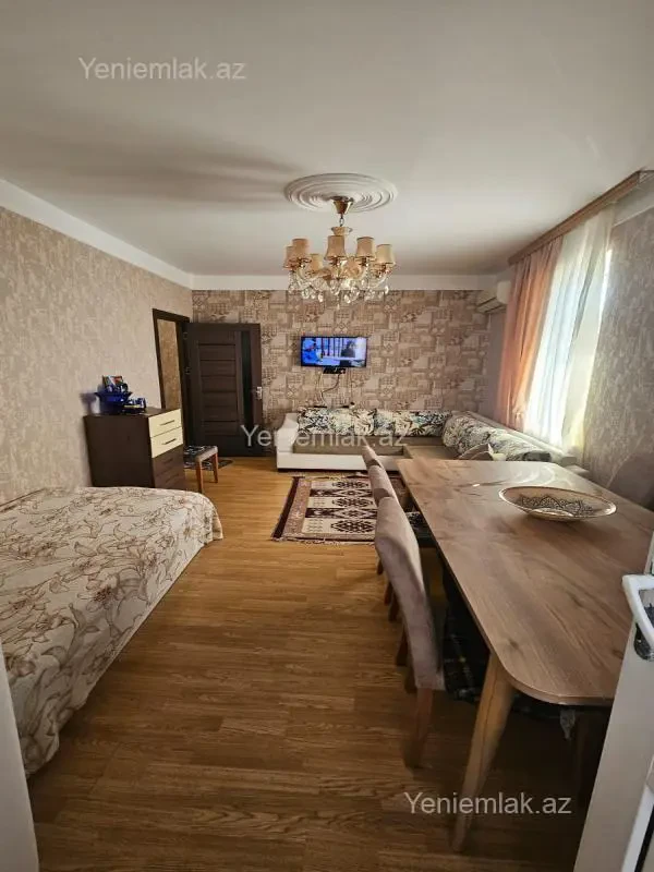 Satılır 2 otaqlı köhnə tikili 50 m²