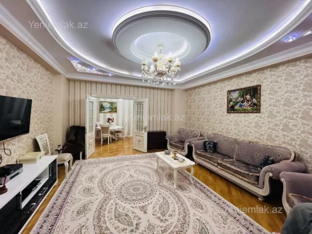 Satılır 3 otaqlı yeni tikili 135.5 m²