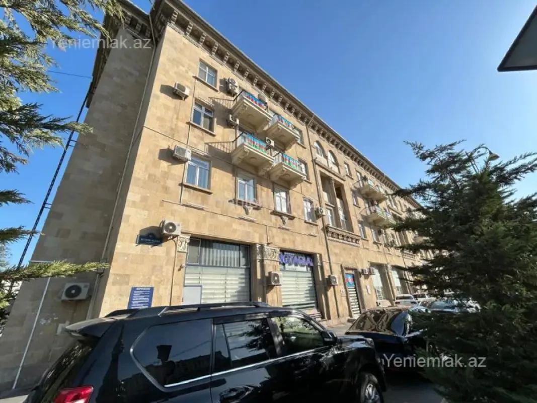 Satılır 3 otaqlı köhnə tikili 90 m²