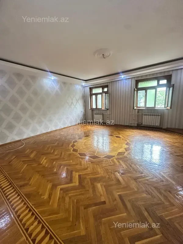 Satılır 4 otaqlı köhnə tikili 100 m²
