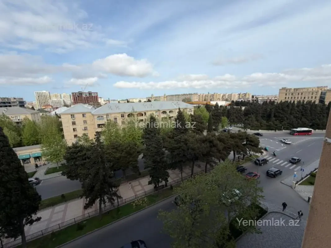 Satılır 4 otaqlı köhnə tikili 110 m²