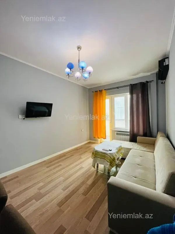 Satılır 2 otaqlı köhnə tikili 65 m²