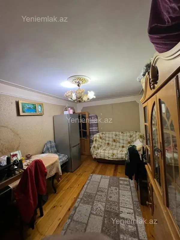 Satılır 2 otaqlı köhnə tikili 43 m²