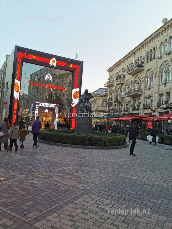 Satılır 4 otaqlı köhnə tikili 120 m²