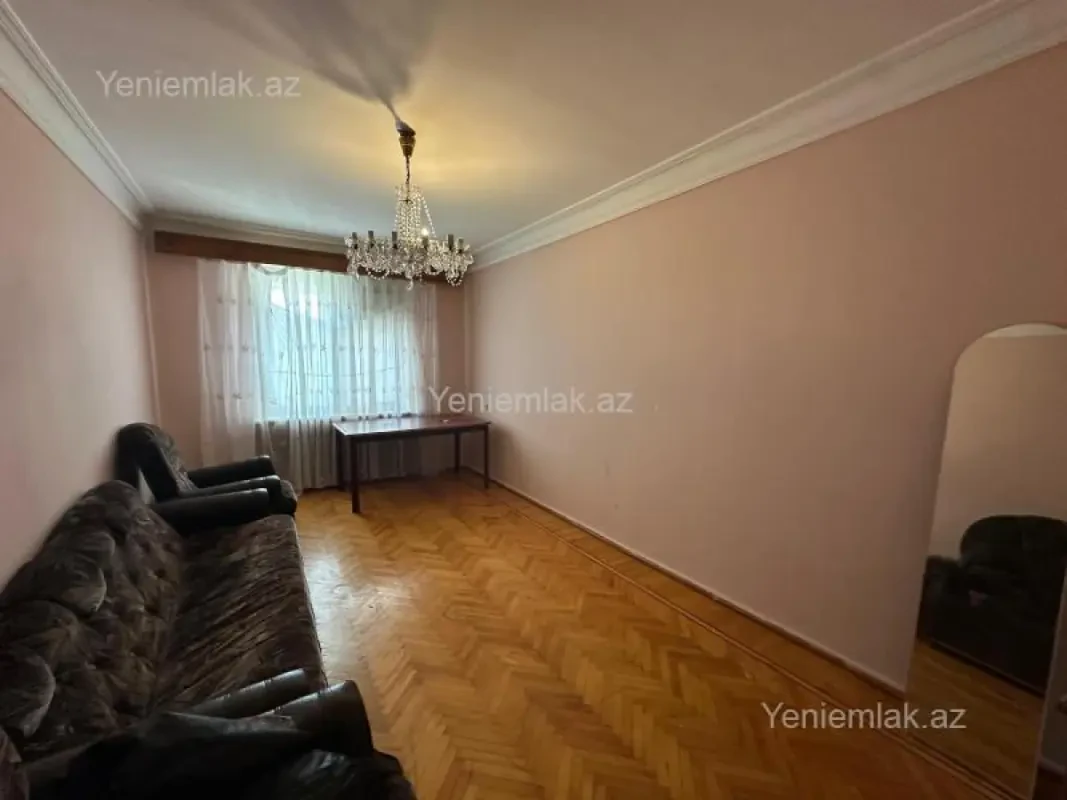 Satılır 5 otaqlı köhnə tikili 120 m²