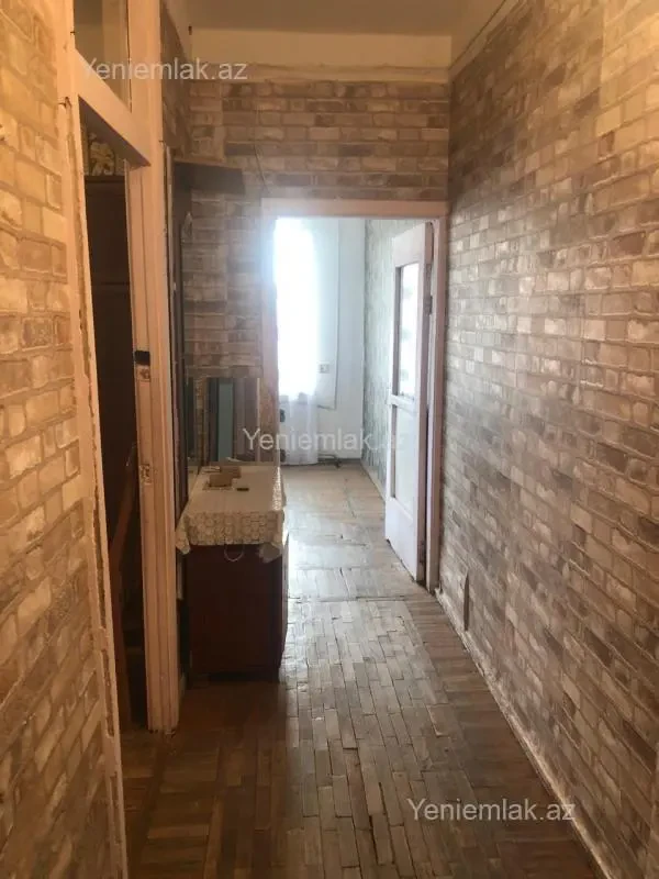 Satılır 2 otaqlı köhnə tikili 65 m²