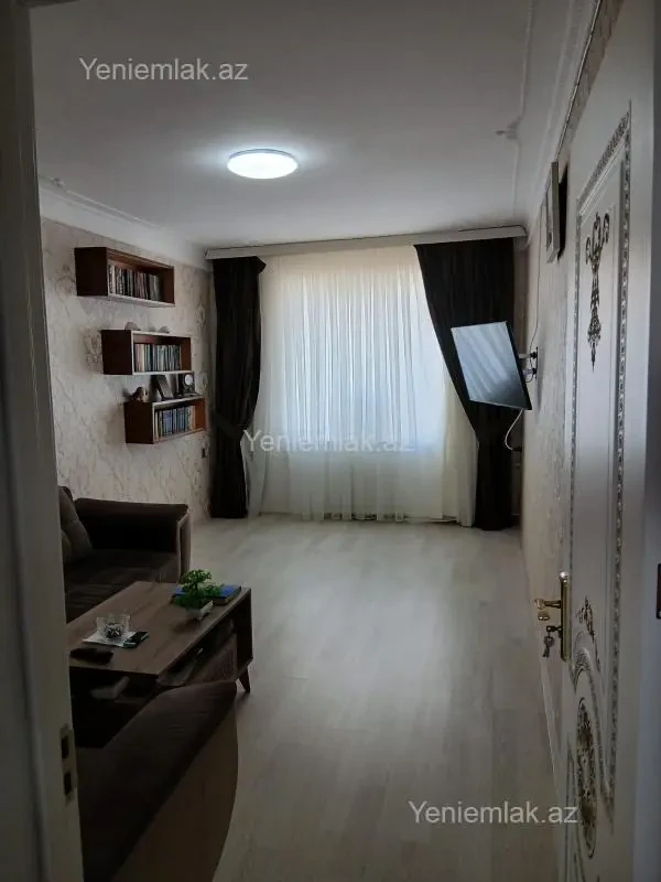 Satılır 3 otaqlı köhnə tikili 75 m²