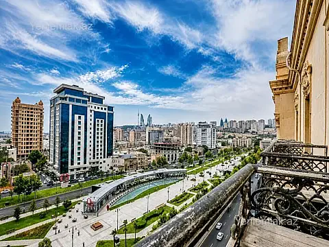 Satılır 7 otaqlı köhnə tikili 250 m² — Bakı, Nəsimi 7 otaq 250.00 m²