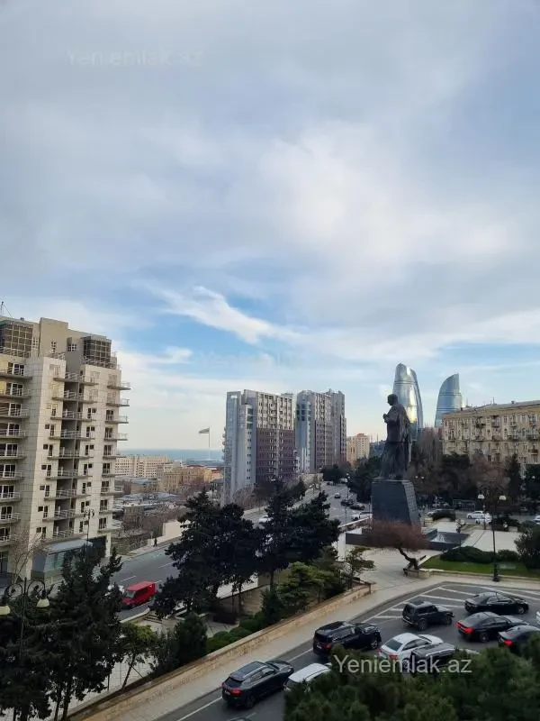 Satılır 2 otaqlı köhnə tikili 70 m²