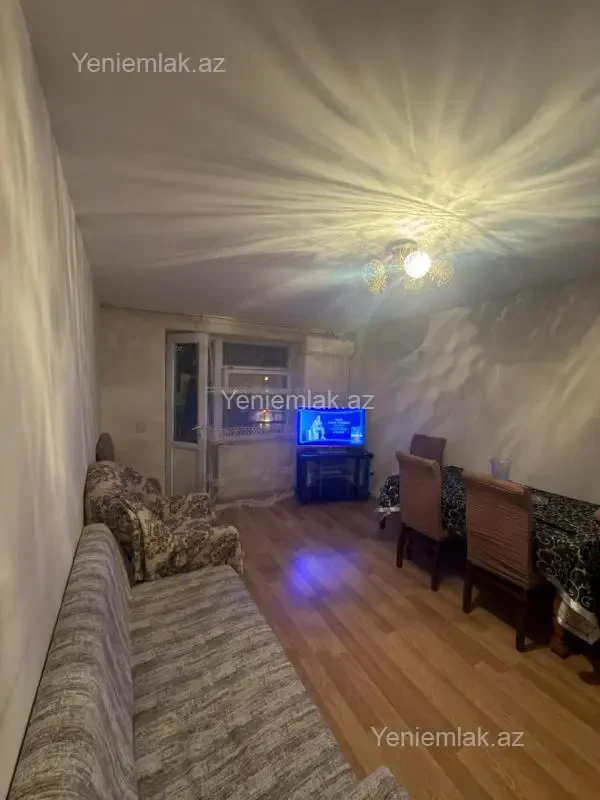 Satılır 2 otaqlı köhnə tikili 55 m²